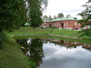 Пруд на территории Спасо-Бородинского монастыря.