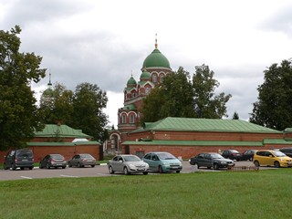 Спасо-Бородинский женский монастырь, село Семеновское. Автостоянка возле Спасо-Бородинского монастыря.