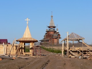 Водопад Гремячий ключ. Церковь Сергия Радонежского. Вид со стороны строящегося паломнического центра