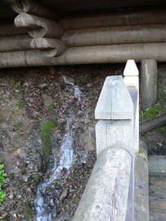 Водопад Гремячий ключ. Ручей