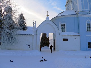 Коломна. Святые врата, Ново-Голутвин Троицкий женский монастырь.