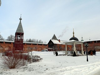 Зарайск. Зарайский кремль. Звонница и памятник-надгробие.
