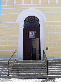 Церковь Воскресения Словущего в Павловском Посаде. Вход в храм.