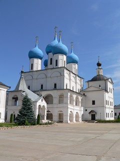 Серпухов, Собор Анны праведной Зачатия и церковь Сергия Радонежского в Высоцком монастыре.