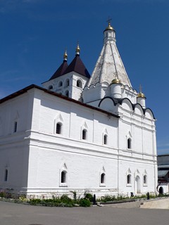 Серпухов, Владычный женский монастырь. Церковь Георгия Победоносца с трапезной палатой и звонницей.