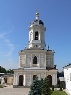Серпухов, Высоцкий мужской монастырь. Надвратная колокольня Высоцкого монастыря.