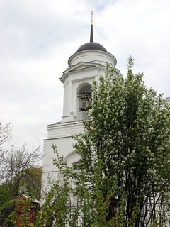 Колокольня церкви Михаила Архангела в Михайловском