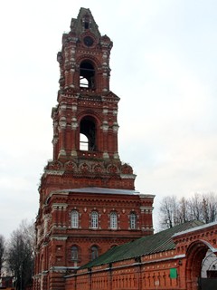 Колокольня Казанского Колычевского женского монастыря, вид от Святых ворот.
