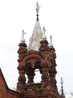 Башни Святых ворот Свято-Троицкого Мариинского монастыря.