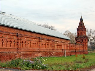 Казанский Колычевский женский монастырь. Стена и угловая башня.