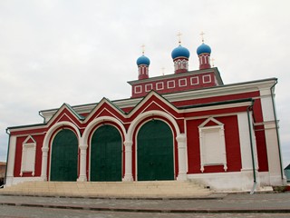 Богородице-Рождественский собор Николо-Радовицкого монастыря. Вид от колокольни.