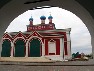 Николо-Радовицкий монастырь. Вид на Богородице-Рождественский собор.