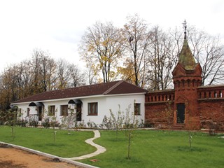 Келейный корпус Свято-Троицкого Мариинского женского монастыря.