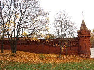Свято-Троицкий Мариинский женский монастырь. Монастырская ограда и угловая башня.