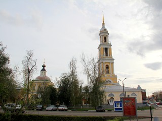 Напротив входа в Коломенский Кремль находится коломенская церковь Иоанна Богослова. 