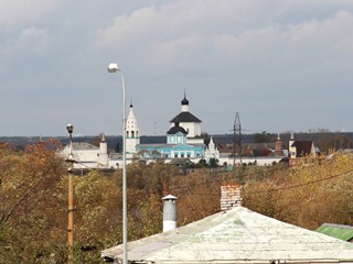 Коломна, Вид на Бобренев монастырь от памятника Кириллу и Мефодию в Коломенском кремле.