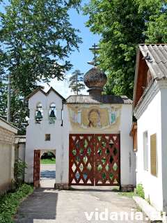 Спасо-Преображенский Гуслицкий мужской монастырь. Святые ворота.
