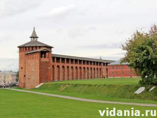 Коломенский кремль. Грановитая башня и уцелевшая стена между Грановитой и Маринкиной башнями.