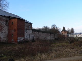 Николо-Пешношский монастырь в Луговом, стены