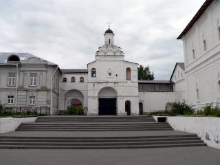 Серпухов, Владычный женский монастырь, надвратная церковь Феодота Анкирского