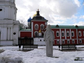 Дзержинский, Николо-Угрешский мужской монастырь, скульптура монаха