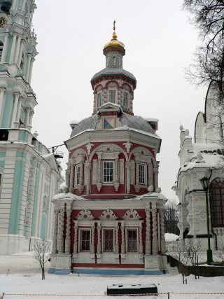 Свято-Троицкая Сергиева Лавра, Успенский кладезь с часовней 