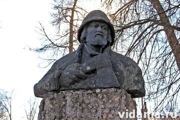 Памятник Герасиму Курину, крестьянину села Павлово, Герою Отечественной войны 1812 года.