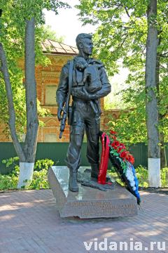Памятник всем бойцам спецподразделений, солдатам России, погибшим при исполнении воинского и гражданского долга