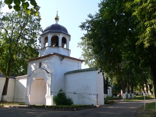 Переславль-Залесский, Феодоровский женский монастырь. Башенка звонницы над Святыми воротами
