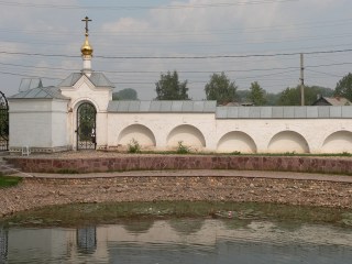 Переславль-Залесский, Свято-Никольский женский монастырь. Вид от звонницы на монастырский пруд