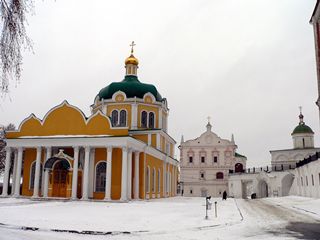 Рязань, Рязанский кремль, Христорождественский собор, западный фасад дворца Олега и Архангельский собор.