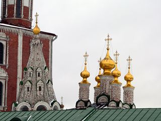 Рязань, Рязанский кремль, Вид с крепостного вала на купола и колокольню Богоявленской церкви