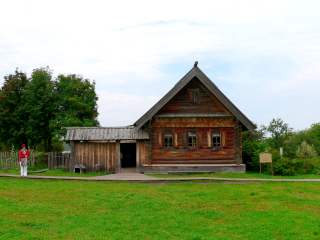  Суздаль, Музей деревянного зодчества, изба крестьянина-середняка