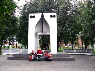 Суздаль, памятник суздальцам, погибшим в годы второй мировой войны