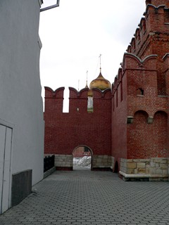 Тула, Тульский кремль. Вход на территорию Тульского кремля. Справа – башня Одоевских ворот.