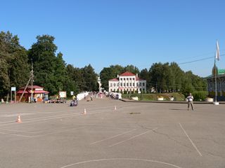 Углич, Вид с Успенской площади на Никольский мост и здание бывшей городской Думы.