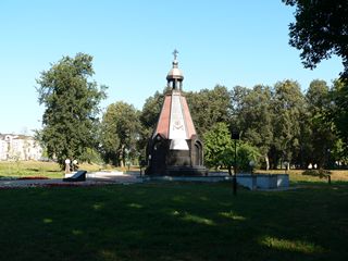 Углич, Снова прошли мимо часовни - памятника угличанам защитникам Отечества..