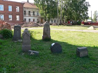 Углич, Богоявленский монастырь. Старинные надгробия.