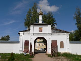 Углич, Святые ворота Воскресенского монастыря.