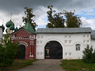 Углич, Алексеевский монастырь. Святые ворота Алексеевского монастыря.