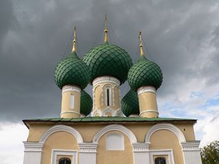Углич, Алексеевский монастырь. Купола собора Иоанна Предтечи.