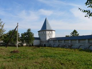 Улейма, Николо-Улейминский монастырь. Угловая башня ограды монастыря