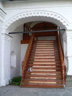 Улейма, Николо-Улейминский монастырь. Крыльцо Введенской церкви.