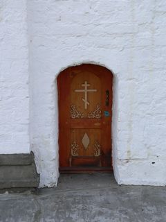 Улейма, Николо-Улейминский монастырь. Резная дверь под крыльцом.