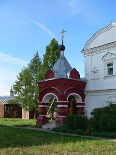 Улейма, Николо-Улейминский монастырь. Крыльцо Свято-Троицкой надвратной церкви.
