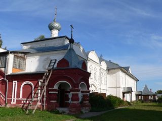 Улейма, Николо-Улейминский монастырь, Свято-Троицкая надвратная церковь (1713 г.).