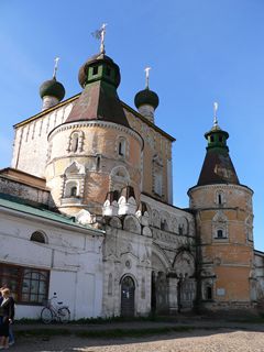 Борисоглебский, Борисо-Глебский монастырь. Сретенская надвратная церковь.