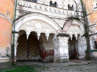 Борисоглебский, Борисо-Глебский монастырь. Ворота Сретенской надвратной церкви.