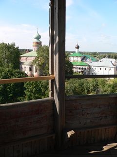 Борисоглебский, Борисо-Глебский монастырь. Вид с Северо-Восточной башни на Борисоглебский собор и Благовещенскую церковь.