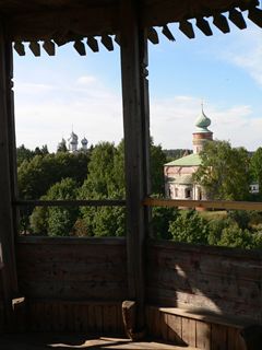 Борисоглебский, Борисо-Глебский монастырь. Вид с Северо-Восточной смотровой башни на Сергиевскую надвратную церковь и Борисоглебский собор.